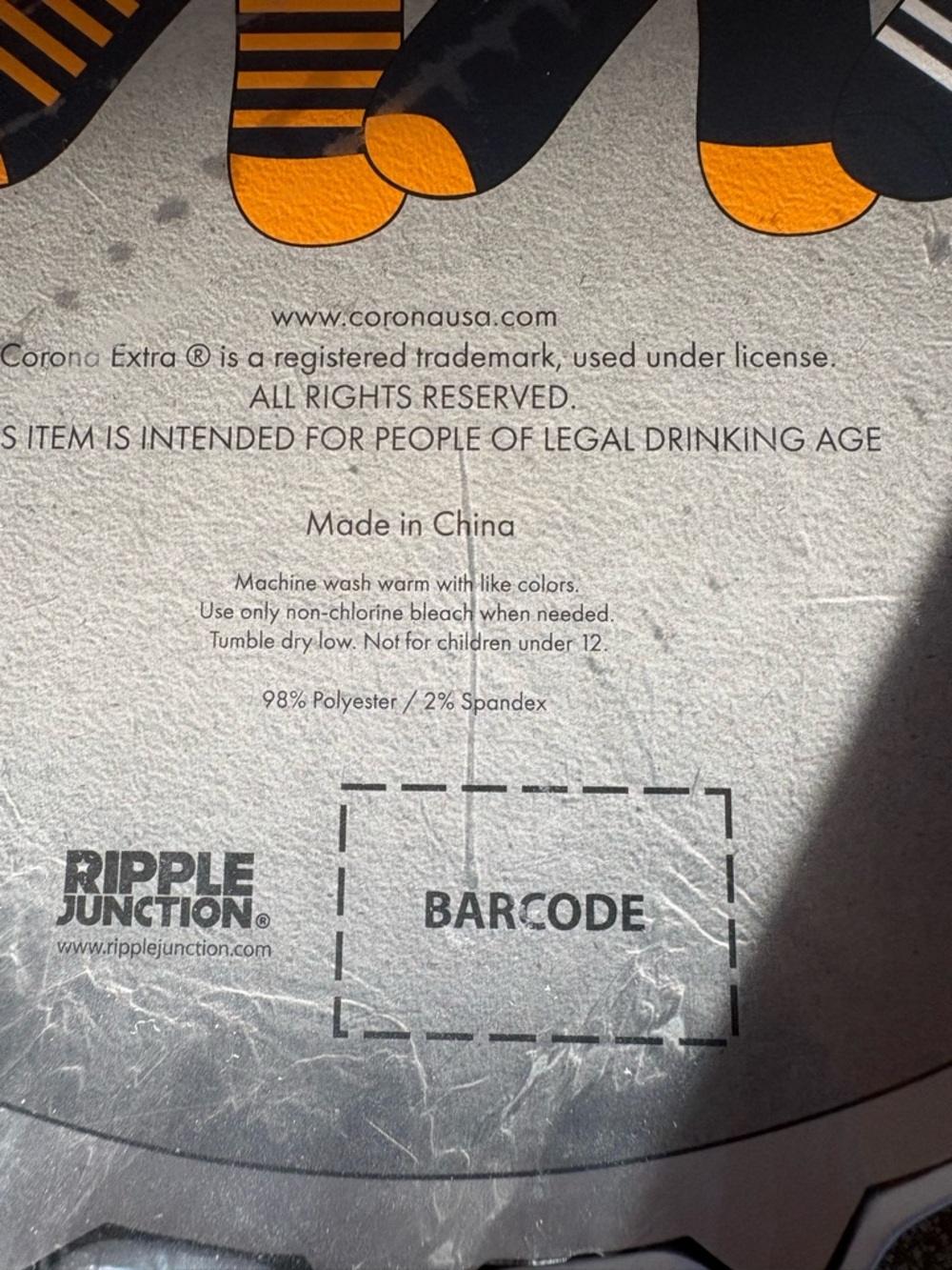 Corona NWT Men’s 4-Pack Crew Socks - Blue, White, Gold, serving tray included. - Picture 4 of 5